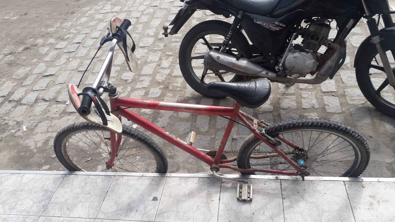 (Bicicleta encontrada pela polícia)
